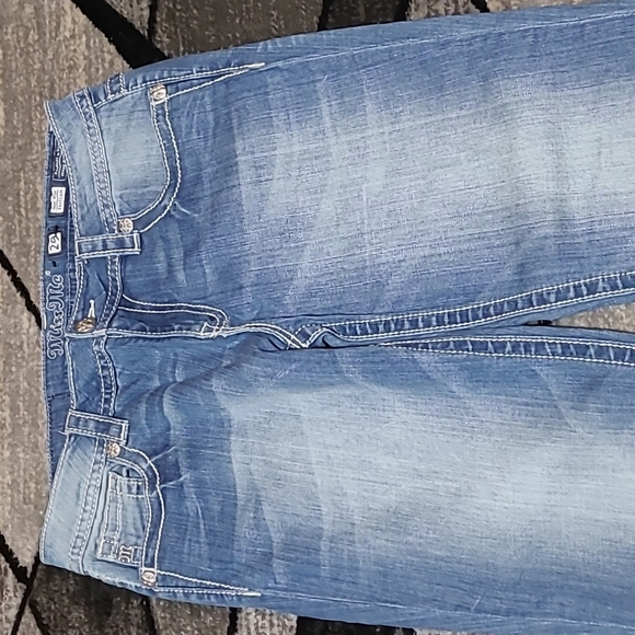 MISS ME SEQUINS EMBROIDERED MID-RISE EASY-FIT CROP DENIM JEAN - Picture 6 of 15